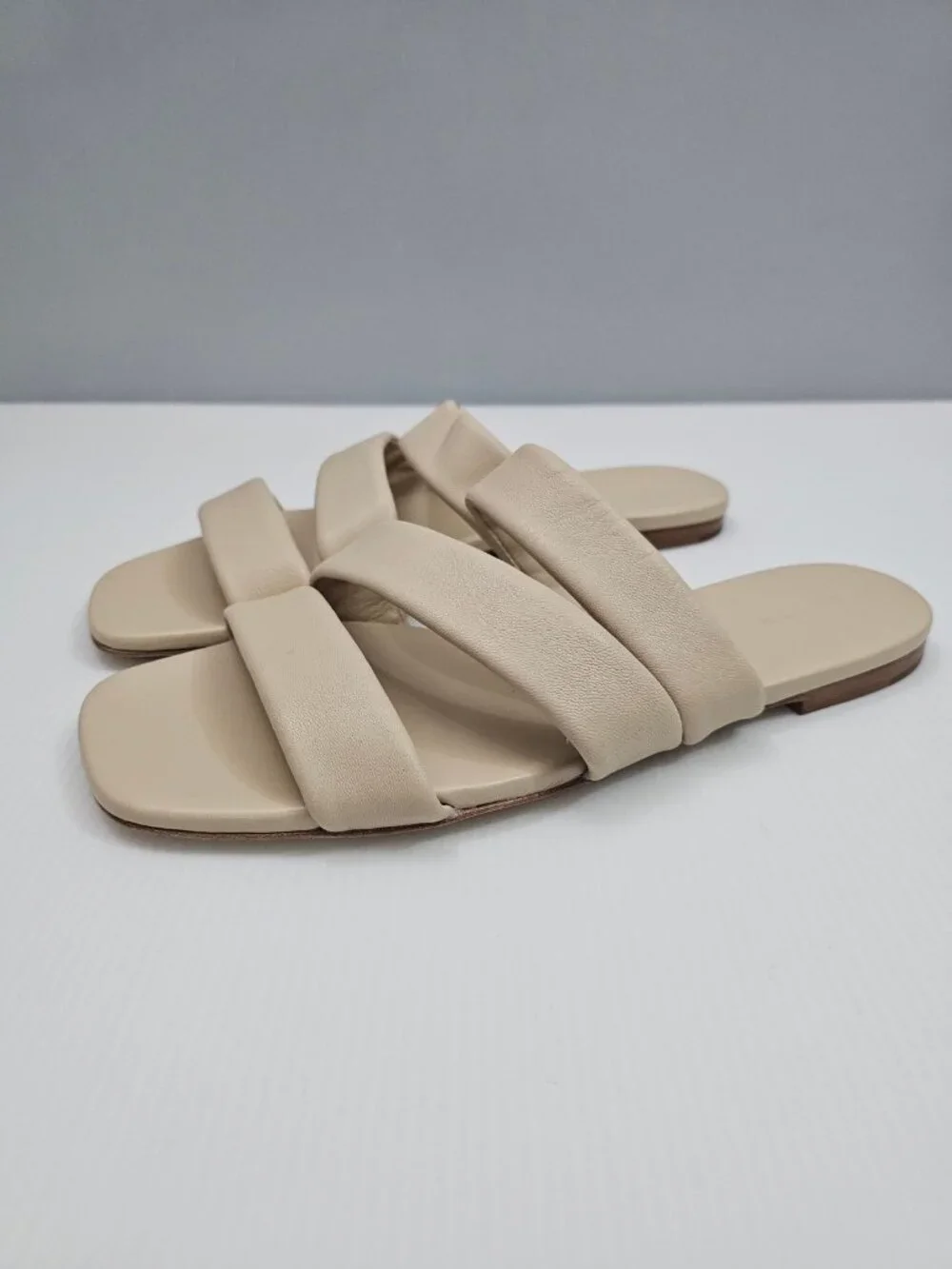 Vince Dallas Flat Slide Sandal Womens 9.5 Beige Leather Triple Strap Square Toe